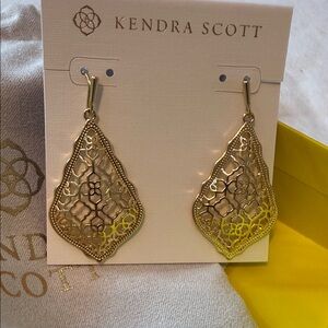 Kendra Scott Gold Filigree Drop Earrings R14A